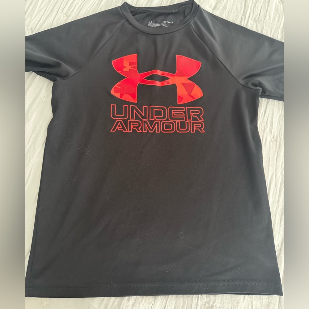 Under Armour Black and Red Kids Short Sleeve Tee